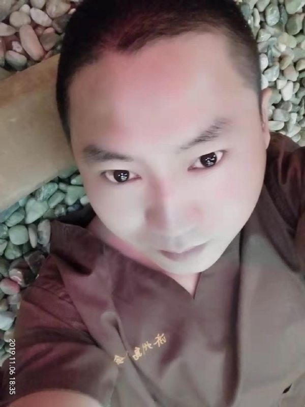 红枫叶的第一张照片--辽宁交友中心